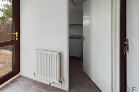CAM01116G0-PR0200-STILL007.jpg