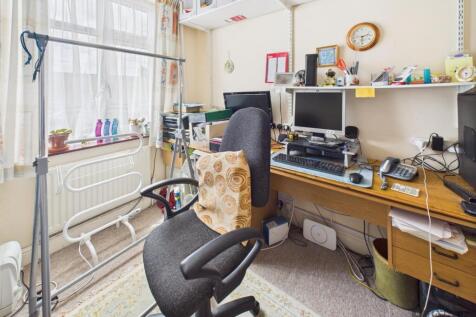CAM01872G0-PR0402-STILL009.jpg