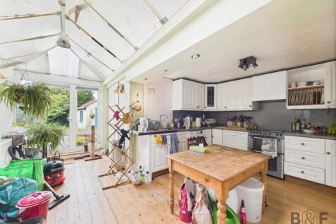 CAM01872G0-PR0439-STILL007.jpg