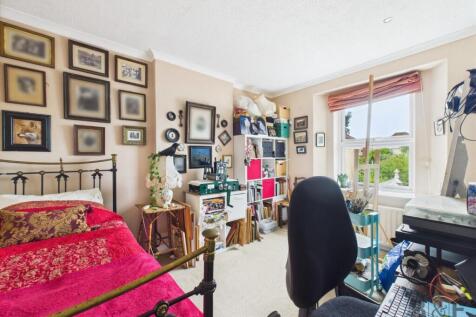 CAM01872G0-PR0439-STILL014.jpg