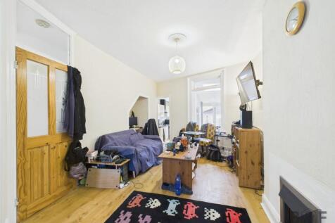 CAM01872G0-PR0448-STILL009.jpg