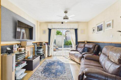 CAM01872G0-PR0411-STILL009.jpg