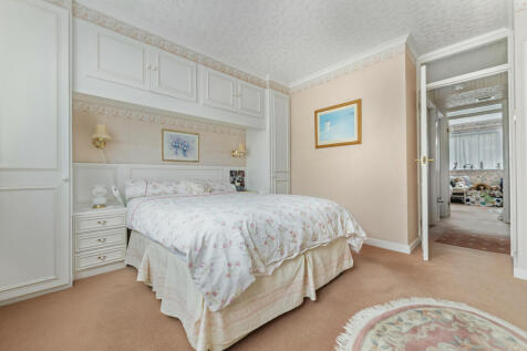 Bedroom 1 (2)