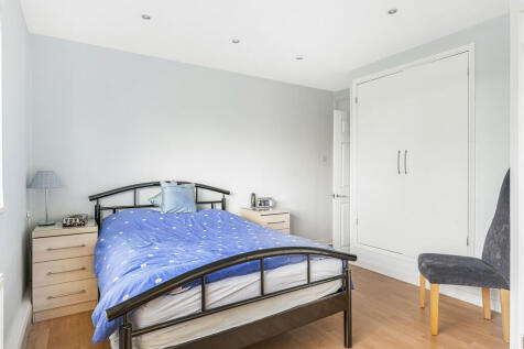 Bedroom 1 (2)