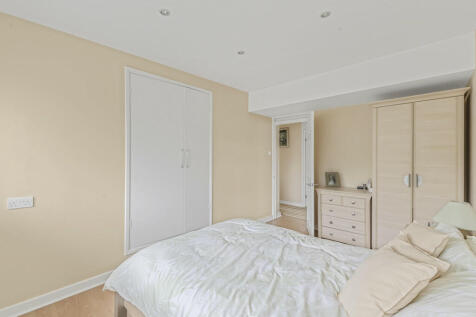 Bedroom 2 (2)