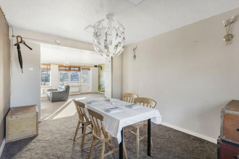 Dining Area (3)