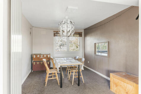 Dining Area (2)