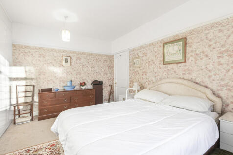 Bedroom 1 (2)