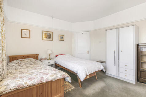 Bedroom 2 (2)