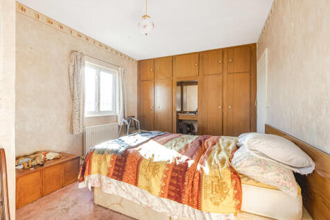 Bedroom 1 (2)