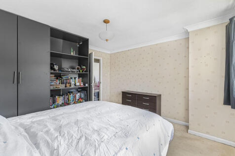 Bedroom 1 (2)