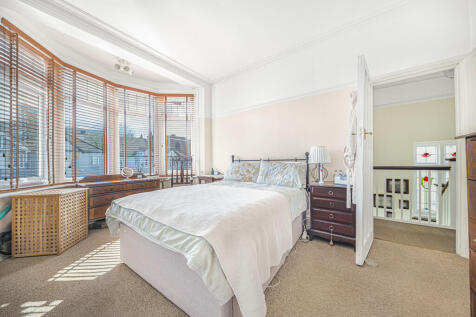 Bedroom 1 (2)