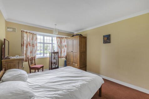 Bedroom 1 (2)