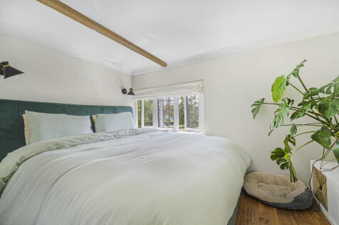 Bedroom 1 (2)
