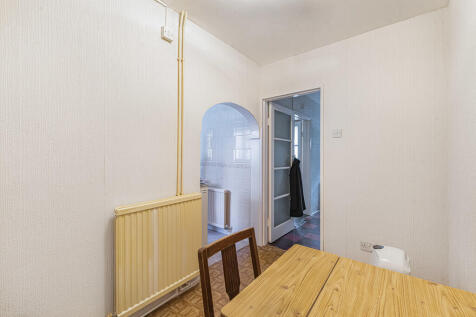 Dining Area (3)