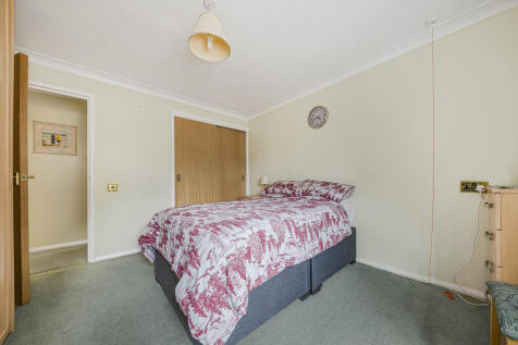 Bedroom 1 (2)