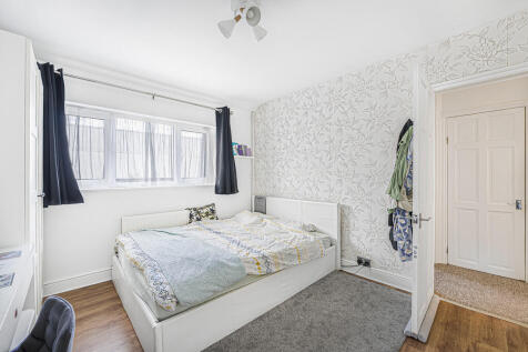 Bedroom 1 (2)