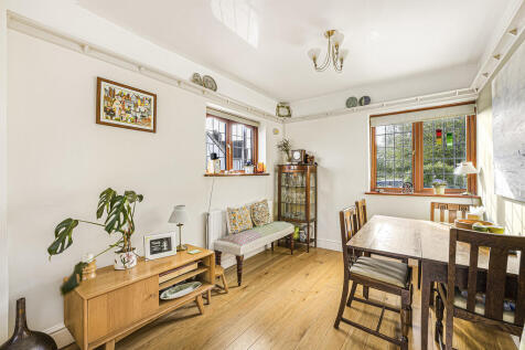 Dining Area (2)