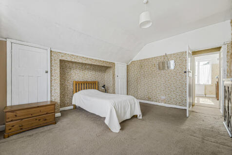 Bedroom 1 (2)