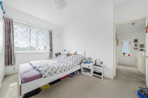 Bedroom 1 (2)