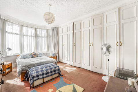 Bedroom 1 (2)