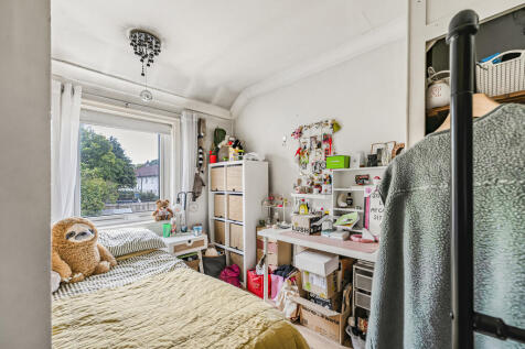 Bedroom 2 (2)