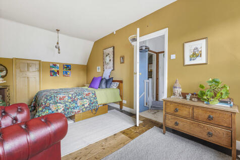 Bedroom 1 (2)