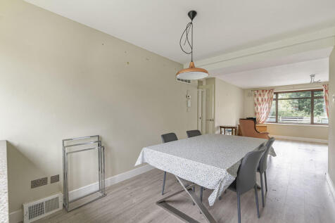 Dining Area (2)