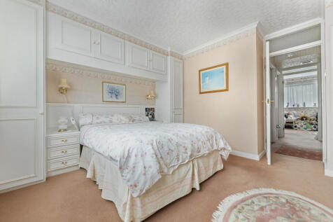 Bedroom 1 (2)