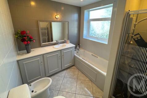 q prom bath