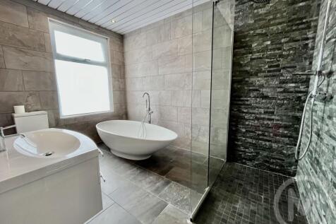 Bathroom 2.2.jpeg