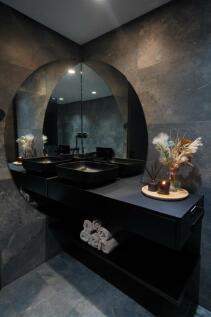 Family Shower Room 2