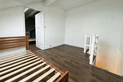 Large Landing/Dresser
