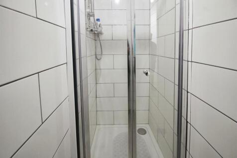 Lower Ground Floor Shower