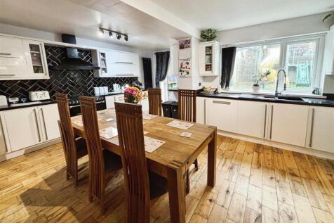 Dining kitchen