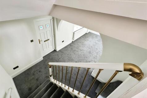 Hallway &amp; Balustrade