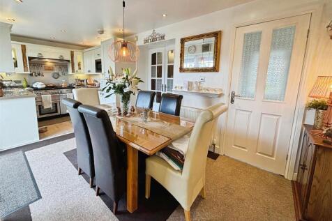 Dining Kitchen (2).jpg