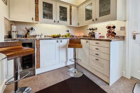 Kitchen (2).jpg