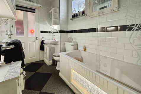 Family Bathroom.jpg