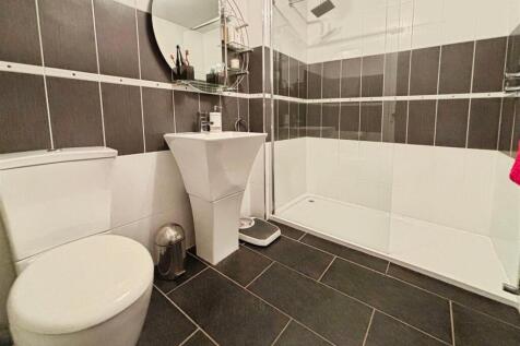 Master Bedroom En-Suite