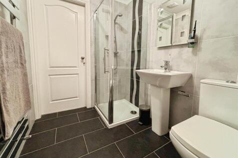 Jack &amp; Jill Bathroom