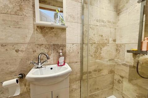 Basement En-Suite