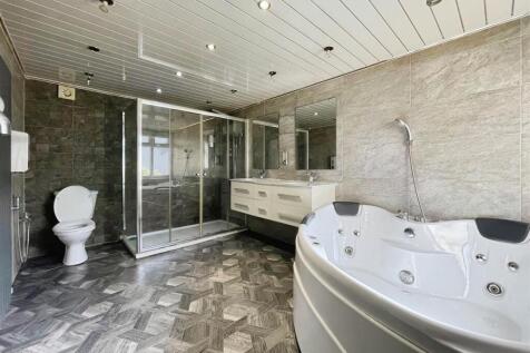 Bedroom One en-suite