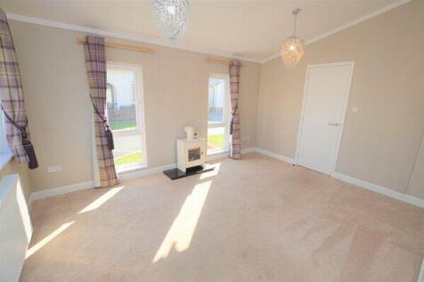 open plan lounge &amp; dining room
