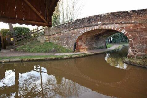 Shropshire Union Canal to the side