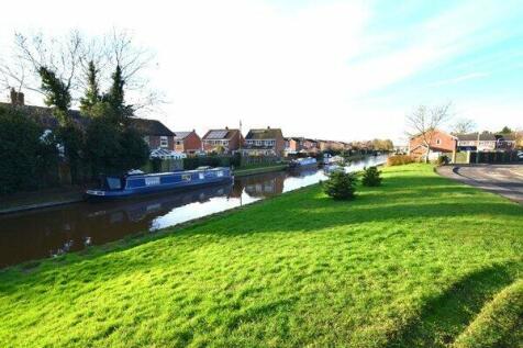 Shropshire Union Canal to the side