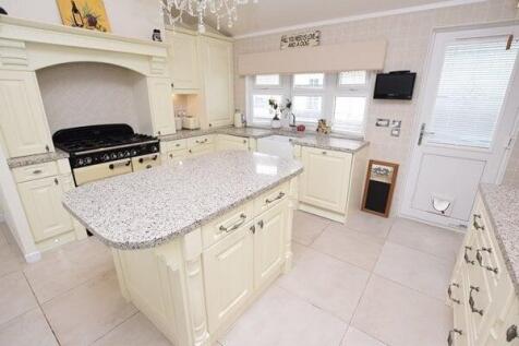 open plan kitchen &amp; dining room