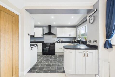 dining room to kitchen
