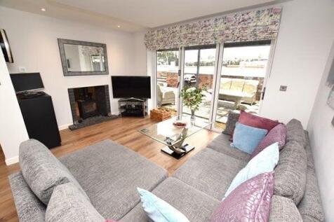 open plan lounge &amp; dining room