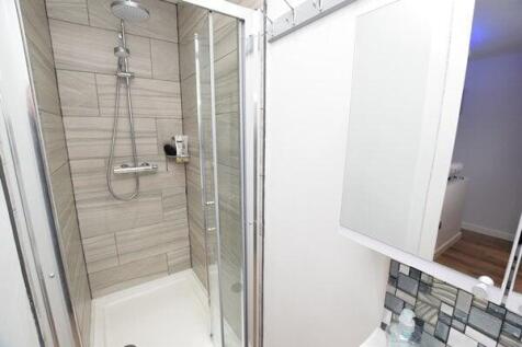 en-suite shower room